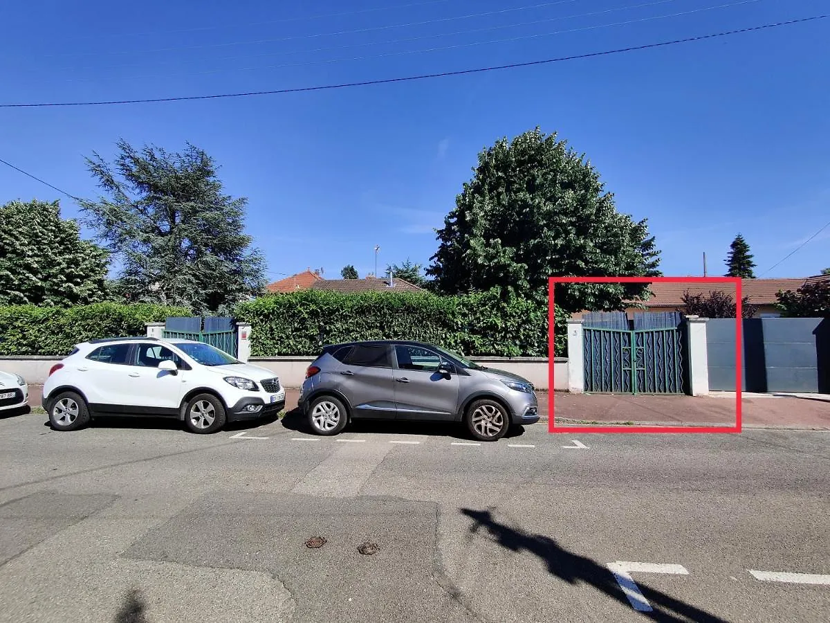 Maisonnette Avec Jardin, Parc Du Chene Apartment Bron